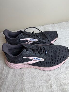 Brooks Men's Athletic Shoes in Gray
